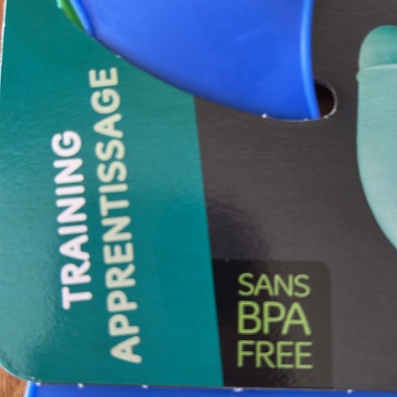 Tommee Tippee pack of 2 easily-roll silicone bibs. Easy wipe clean. BPA free.NEW - Picture 9 of 9